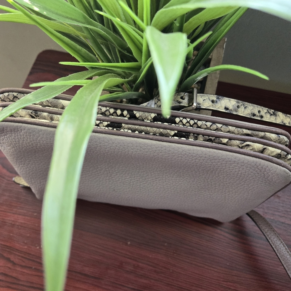 Kate Spade ♠️ Crossbody Bag - Picture 2 of 12